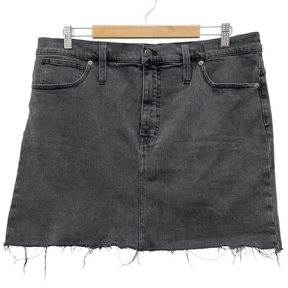 Madewell Stretch Denim Raw Hem Straight Mini Skirt in Ashcraft Wash Size 33 | 16 - Picture 3 of 13